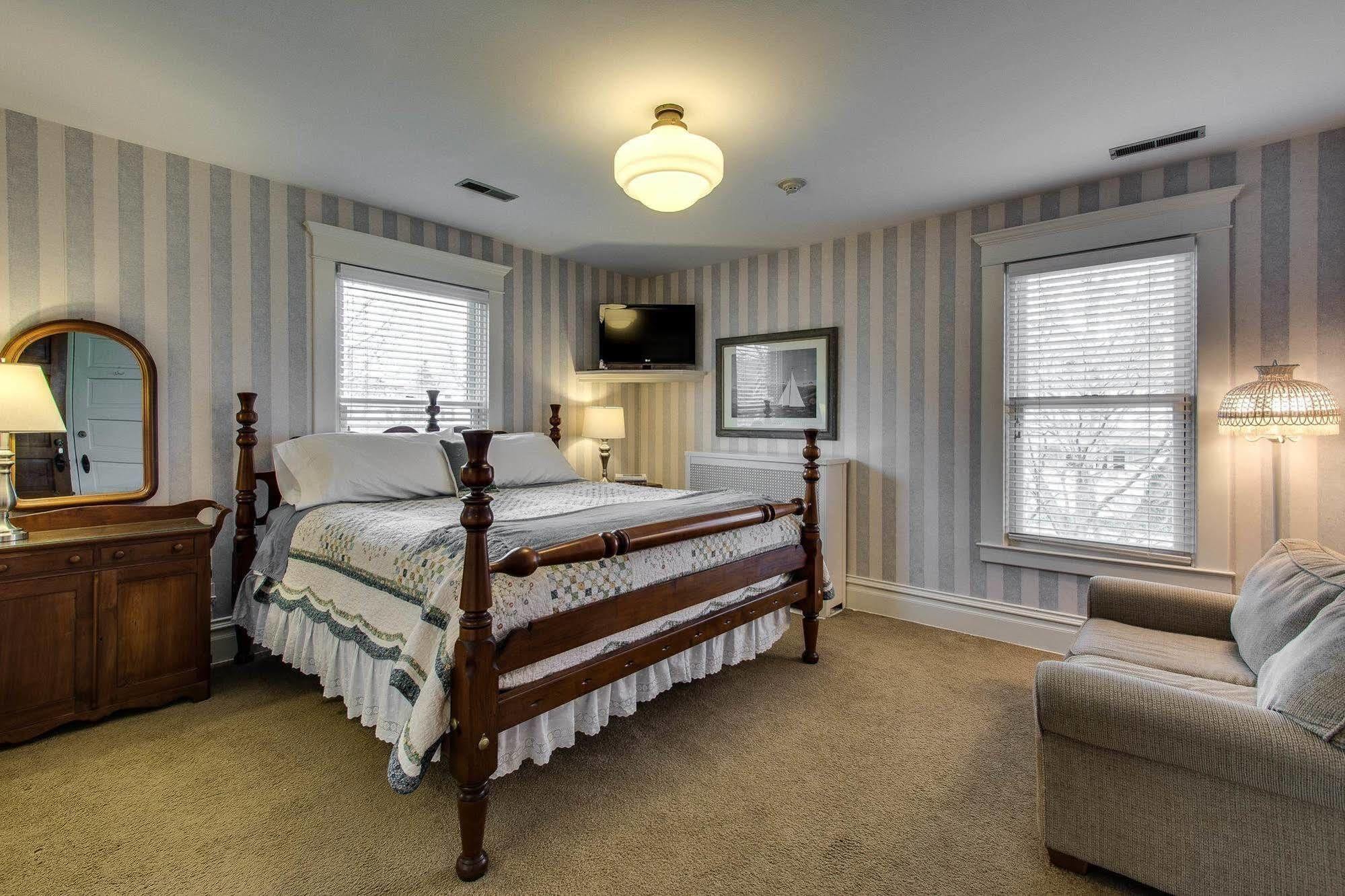 Harrison House Bed & Breakfast Naperville Exterior photo