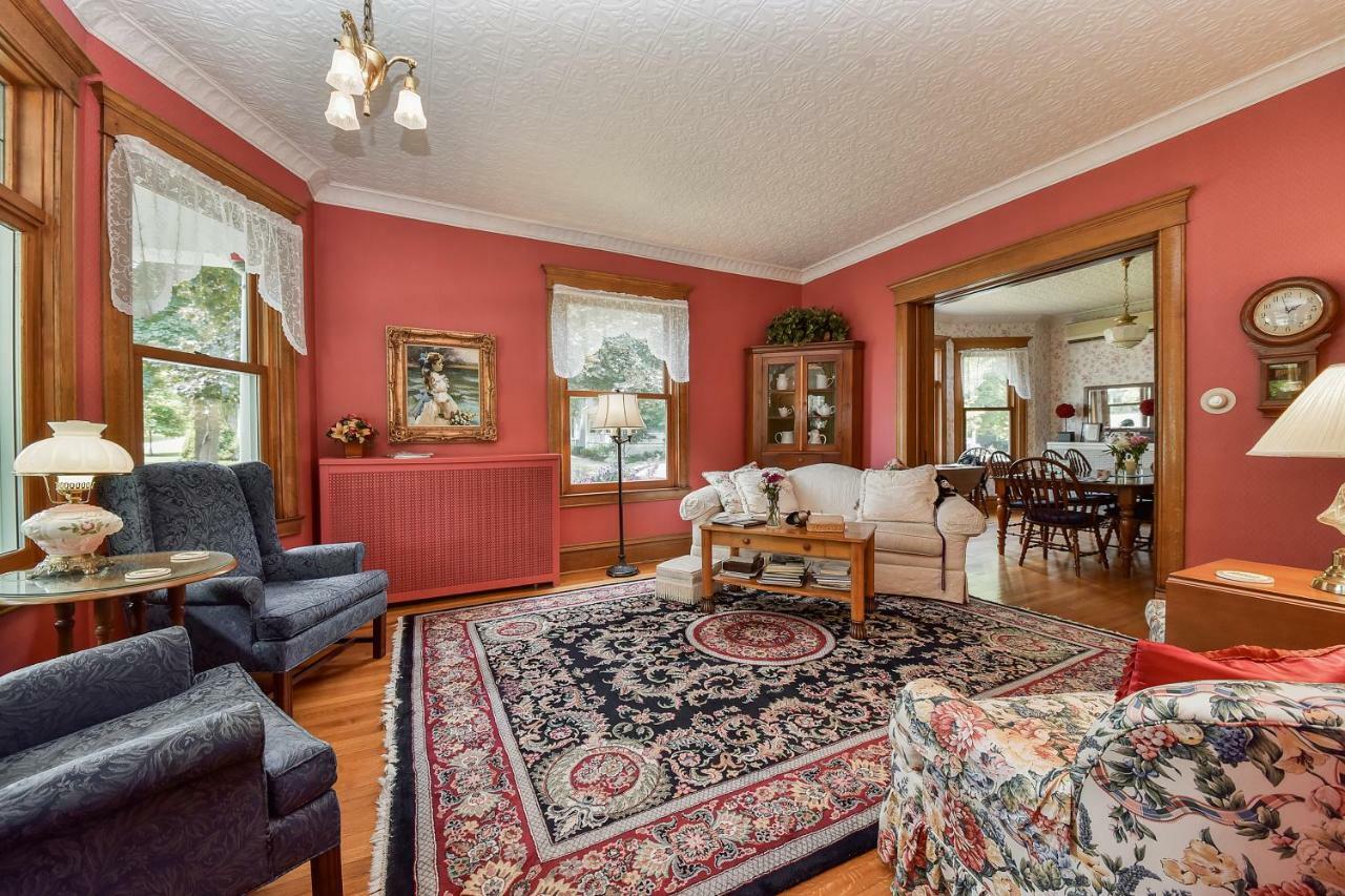 Harrison House Bed & Breakfast Naperville Exterior photo